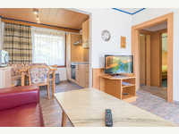 Wohnzimmer und Küche - BUNGALOWS SONNENHANG am Turnersee-Klopeinersee