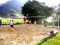 Eigener Beachvolleyballplatz - Erlebnisgästehaus Kanisfluh Bezau