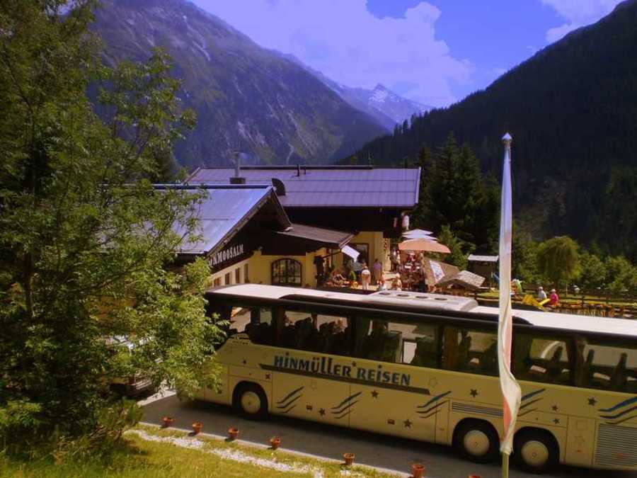 Busse Willkommen - Almhotel Schönmoosalm