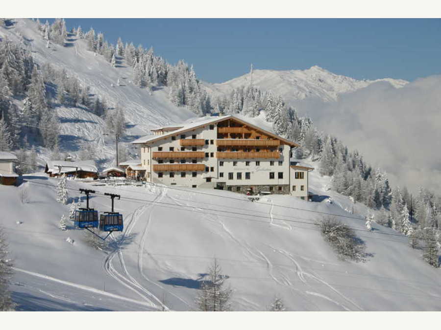 Winteransicht Hotel direkt an der Schipiste,  - Berghotel Gerlosstein