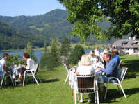 Frühstücksbuffet im Garten mit Seeblick - Ferienhof Obergasser & Pension Bergblick