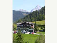 Sommeransicht mit Dachsteinmassiv - Gästehaus Elisabeth