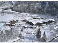 Hotel Brandlhof im Winter Aussenansicht - Hotel Gut Brandlhof