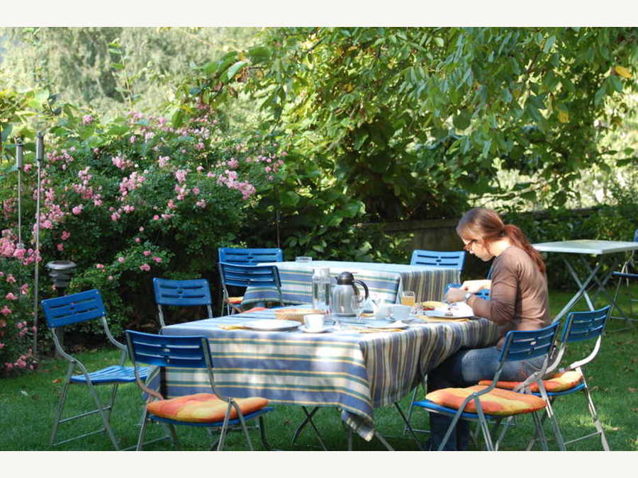 Frühstück auf der Terrasse - Hotel im Schloss Stubenberg