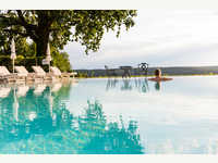 Schwimmen mit traumhafter Aussicht - Hotel & Spa Der Steirerhof