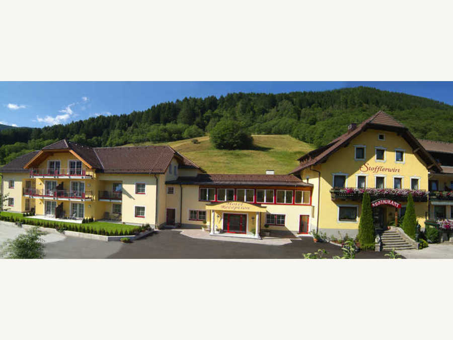 Hotel Aussenansicht - Landhotel Stofflerwirt