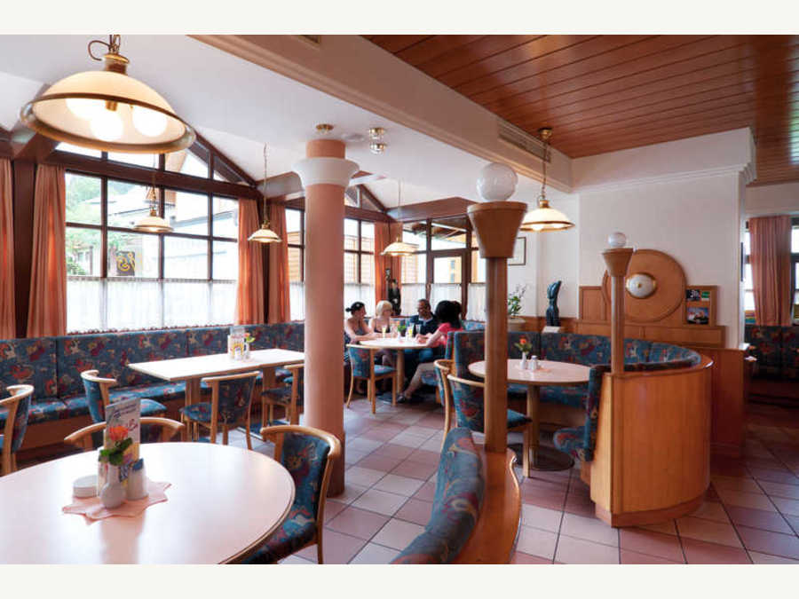 Lokal - Gasthof - Pension Cafe - Konditorei Hassler